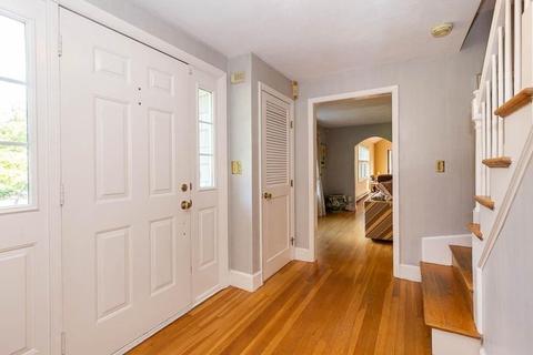9 Mohawk Dr, Framingham, MA 01701 photo 4