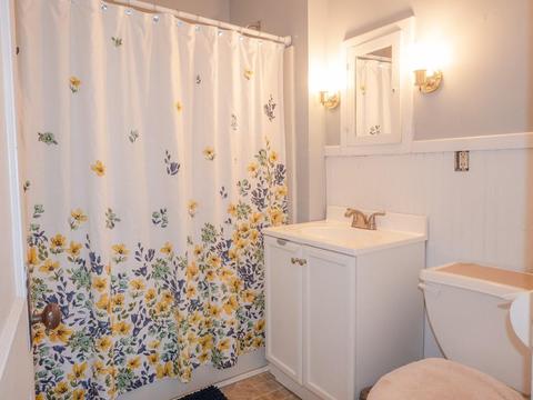 47 E Silver St, Westfield, MA 01085 photo 2