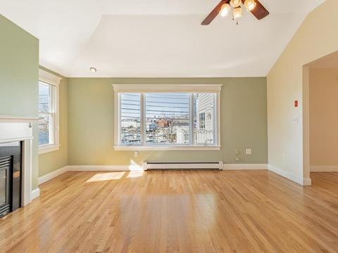 74 E Main St #2, Gloucester, MA 01930 photo 4
