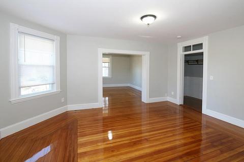 18 Haskell St, Beverly, MA 01915 photo 2