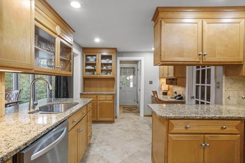 26 Roberts Rd, Wellesley, MA 02481 photo 11