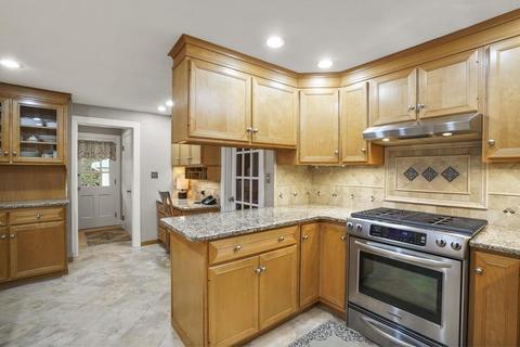 26 Roberts Rd, Wellesley, MA 02481 photo 9