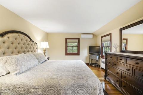 26 Roberts Rd, Wellesley, MA 02481 photo 16