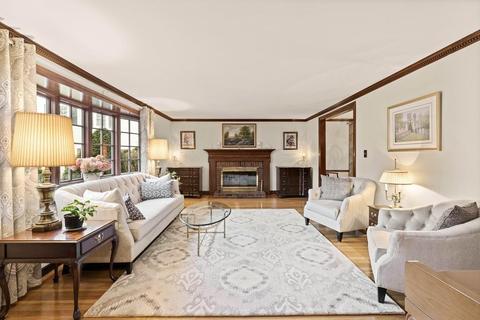 26 Roberts Rd, Wellesley, MA 02481 photo 4
