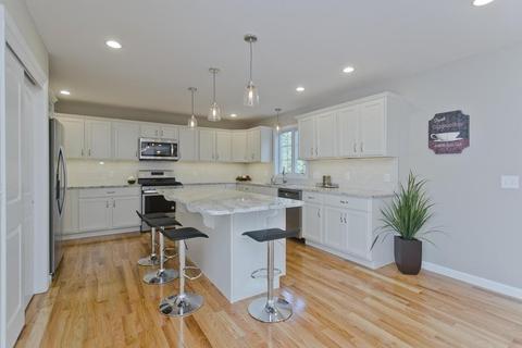 122 Barrington Dr, Springfield, MA 01129 photo 4