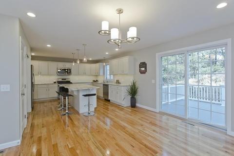 122 Barrington Dr, Springfield, MA 01129 photo 3
