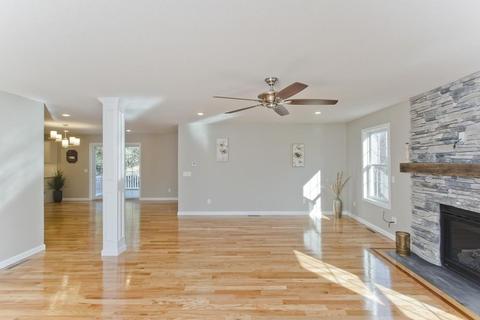 122 Barrington Dr, Springfield, MA 01129 photo 17
