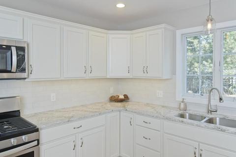 122 Barrington Dr, Springfield, MA 01129 photo 5