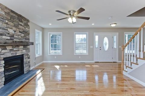 128 Barrington Dr, Springfield, MA 01129 photo 3