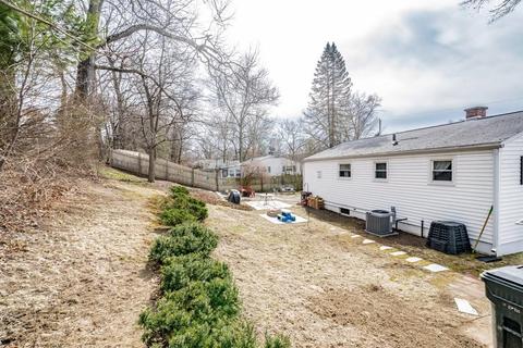 75 Regal St, Springfield, MA 01118 photo 22