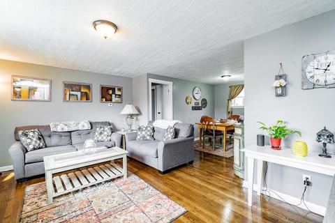 75 Regal St, Springfield, MA 01118 photo 1