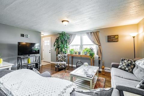 75 Regal St, Springfield, MA 01118 photo 3