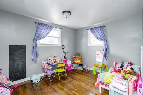 75 Regal St, Springfield, MA 01118 photo 12