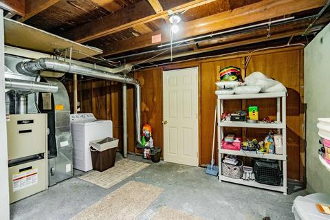 75 Regal St, Springfield, MA 01118 photo 16
