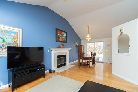 2 Ledgewood Ln, Worcester, MA 01609 photo 8