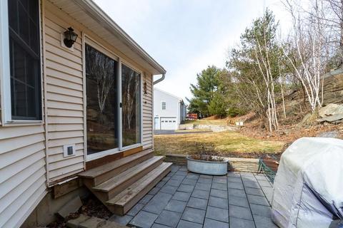 2 Ledgewood Ln, Worcester, MA 01609 photo 4