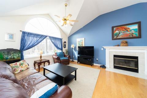 2 Ledgewood Ln, Worcester, MA 01609 photo 5