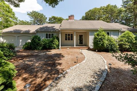 144 Glenneagle Dr, Mashpee, MA 02649 photo 1