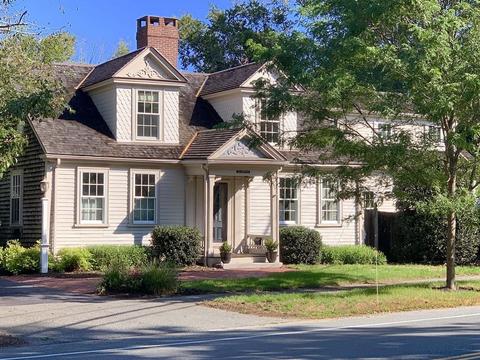 20 Leavitt St, Hingham, MA 02043 photo 1