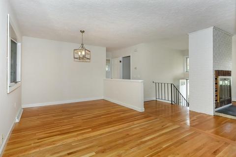2 Beverly Hl, Canton, MA 02021 photo 4