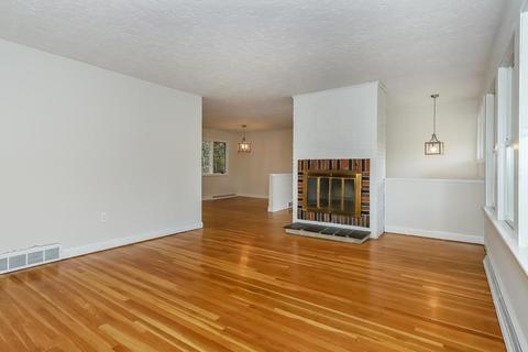 2 Beverly Hl, Canton, MA 02021 photo 3