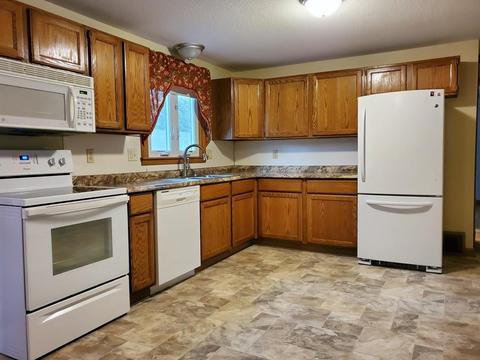 60 Pinecrest Dr, Springfield, MA 01118 photo 2