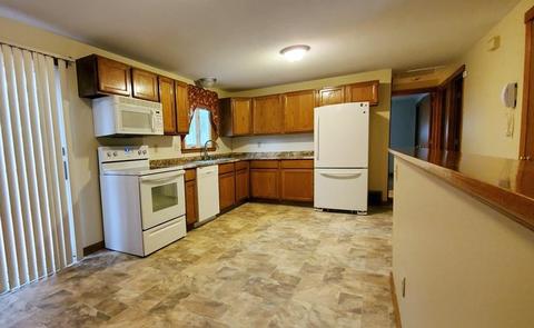 60 Pinecrest Dr, Springfield, MA 01118 photo 3