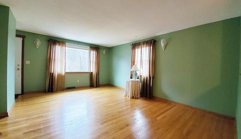 60 Pinecrest Dr, Springfield, MA 01118 photo 4