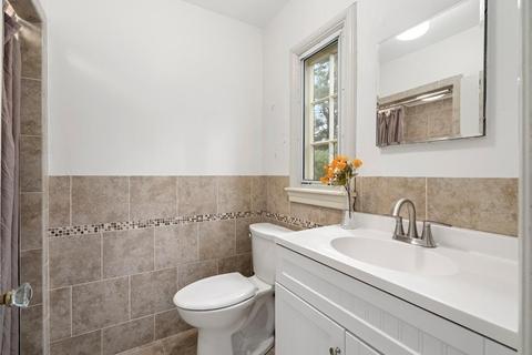 230 Middlesex Rd, Chestnut Hill, MA 02467 photo 18