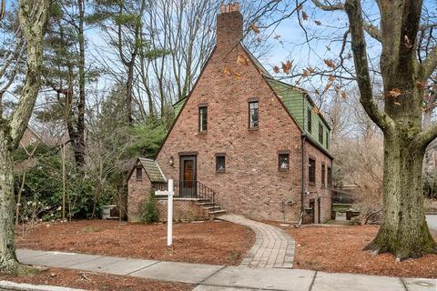 230 Middlesex Rd, Chestnut Hill, MA 02467 photo 1