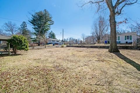 93 Bartels St, Springfield, MA 01128 photo 3