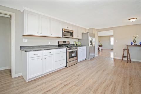 93 Bartels St, Springfield, MA 01128 photo 6