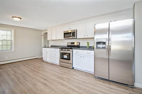 93 Bartels St, Springfield, MA 01128 photo 10