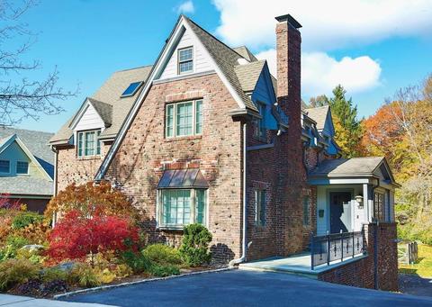 107 Clark Rd, Brookline, MA 02445 photo 1