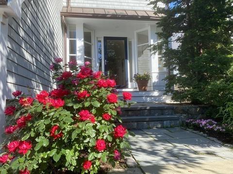 8 Walnut St, Marblehead, MA 01945 photo 3