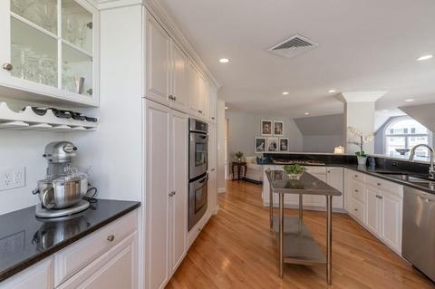 8 Walnut St, Marblehead, MA 01945 photo 13