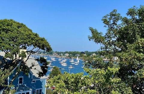 8 Walnut St, Marblehead, MA 01945 photo 1