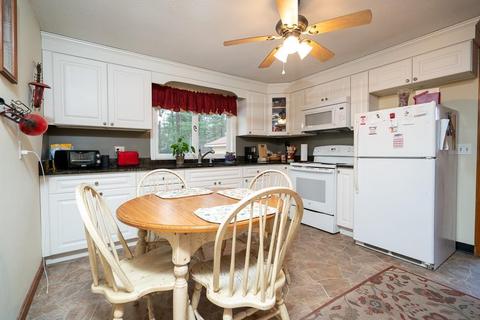 83 Parkerview St, Springfield, MA 01129 photo 3