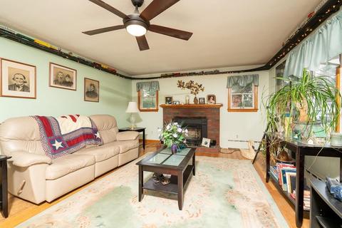 83 Parkerview St, Springfield, MA 01129 photo 5