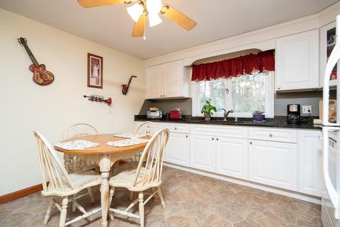83 Parkerview St, Springfield, MA 01129 photo 4