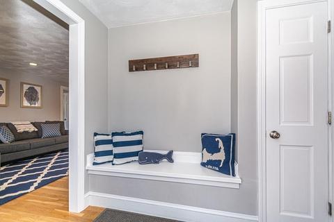 26 Whittier Rd, Reading, MA 01867 photo 3