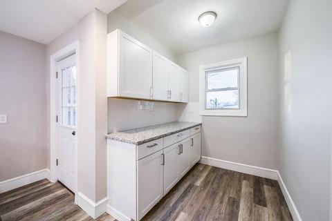 850 Chestnut St, Springfield, MA 01107 photo 4