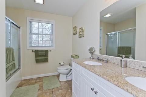 131 Carnarvon Cir, Springfield, MA 01109 photo 28