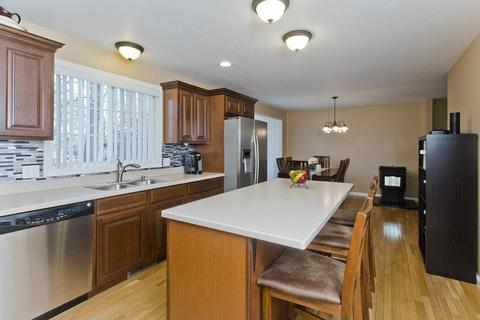 131 Carnarvon Cir, Springfield, MA 01109 photo 18