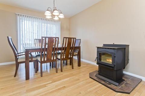 131 Carnarvon Cir, Springfield, MA 01109 photo 10