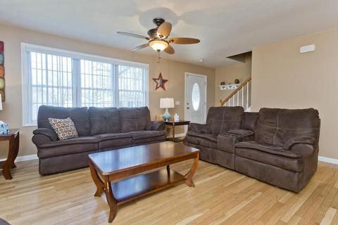 131 Carnarvon Cir, Springfield, MA 01109 photo 7