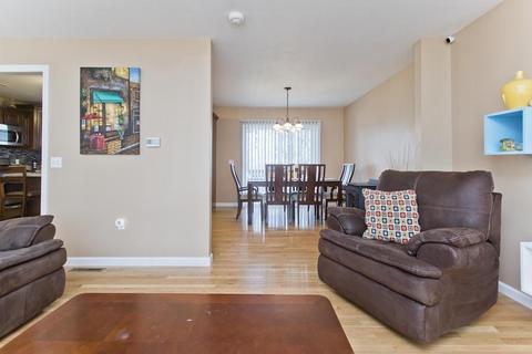 131 Carnarvon Cir, Springfield, MA 01109 photo 9