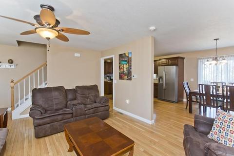 131 Carnarvon Cir, Springfield, MA 01109 photo 8