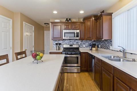 131 Carnarvon Cir, Springfield, MA 01109 photo 12