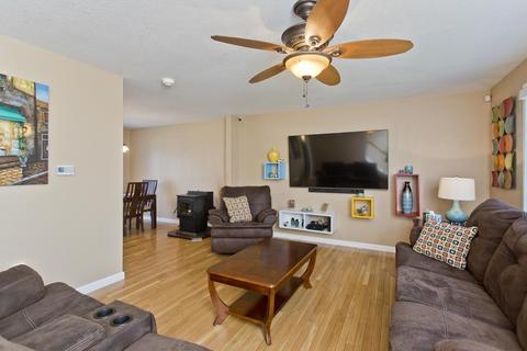 131 Carnarvon Cir, Springfield, MA 01109 photo 4